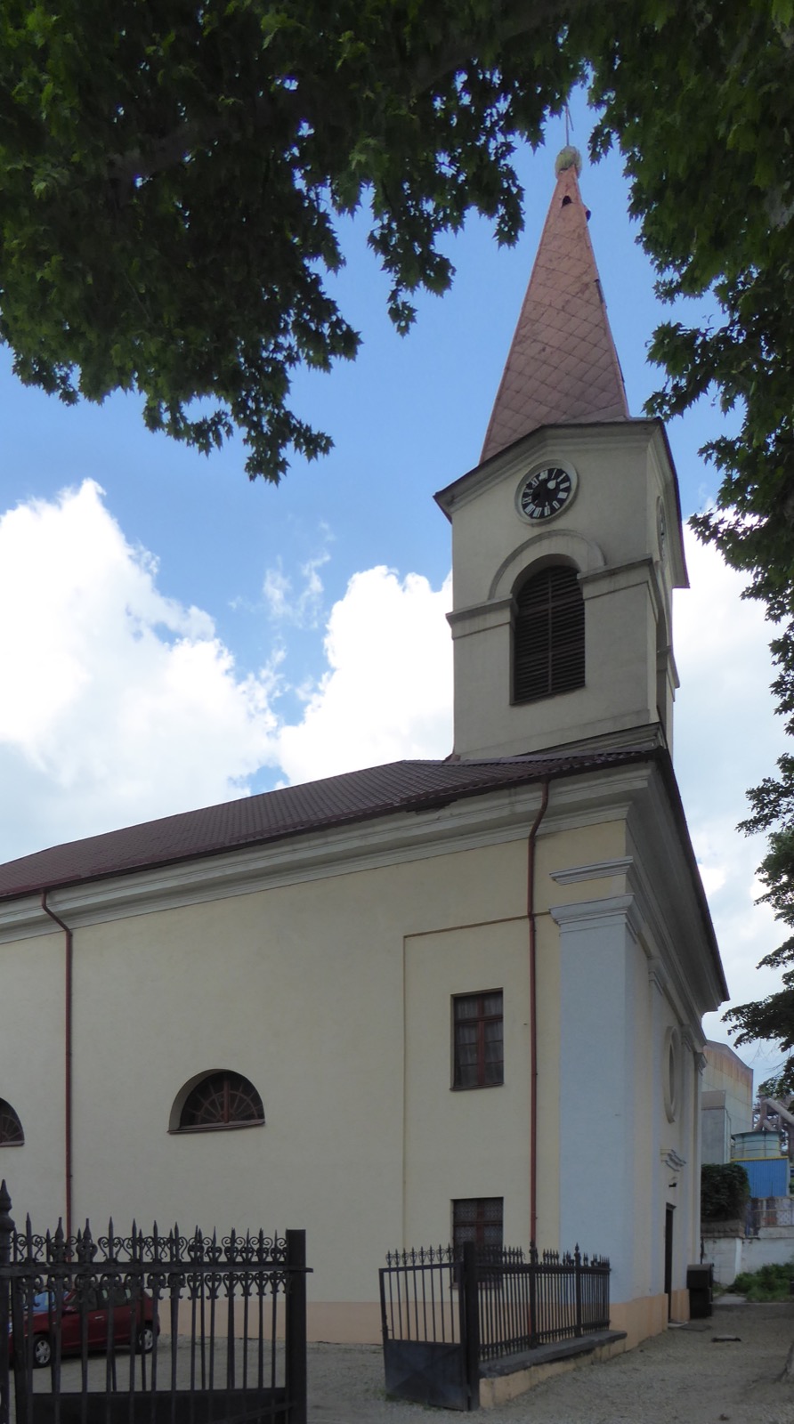 Biserica văzută dinspre sud-vest
